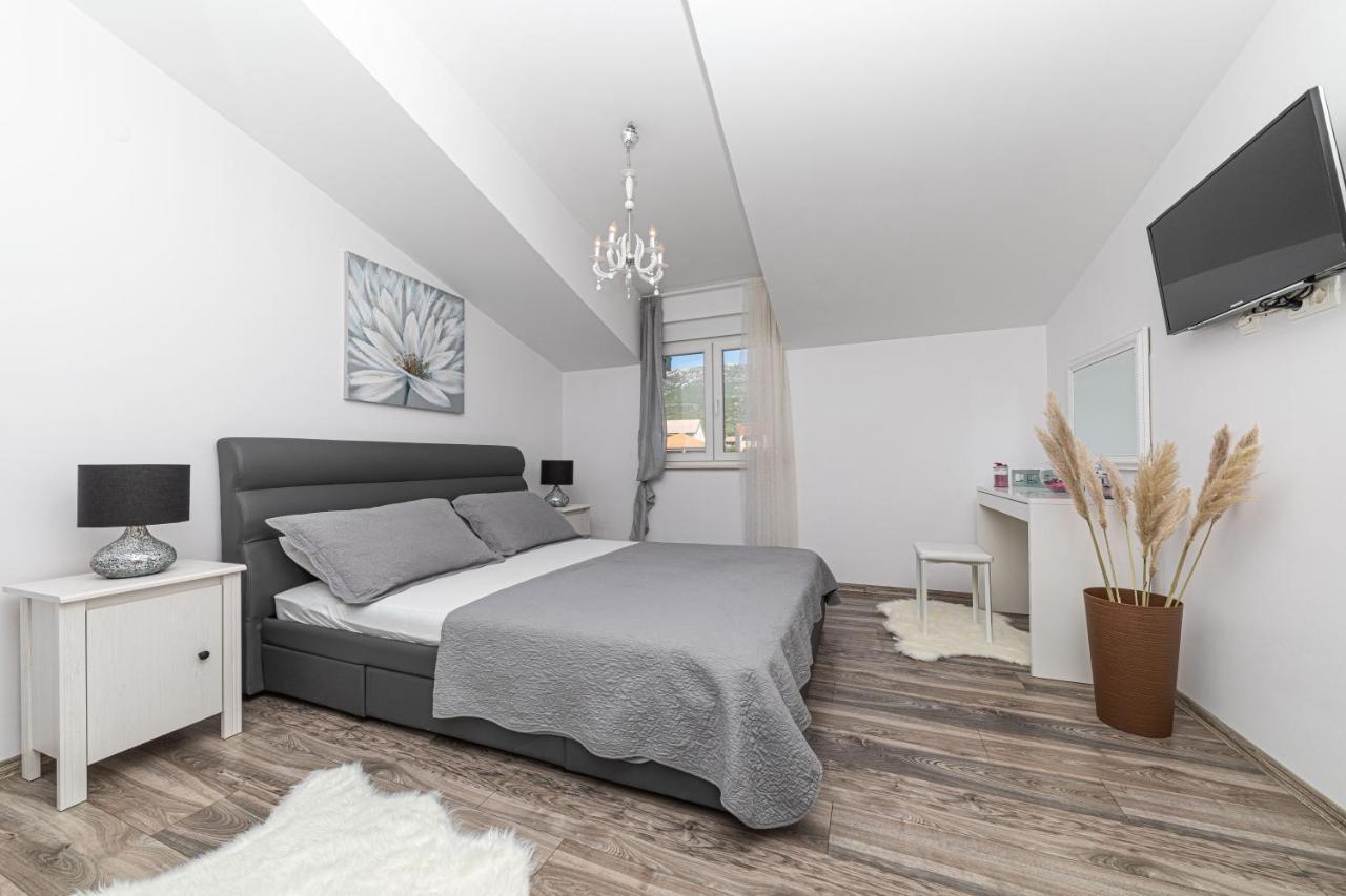 Perla Castellana Apartment Kastela Exterior photo